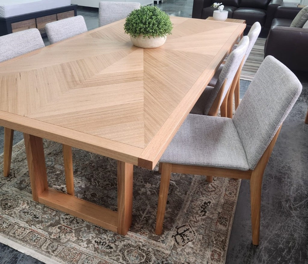 Perisher Dining Set
